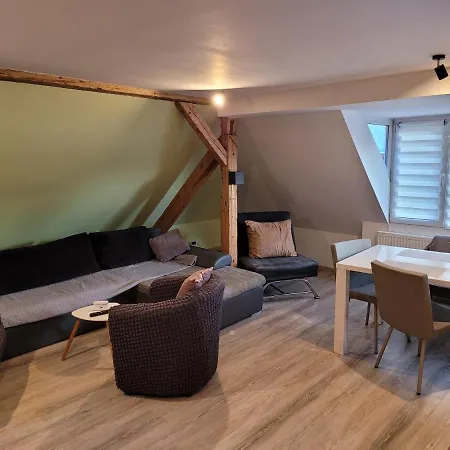 Kronhome Pop Apartment